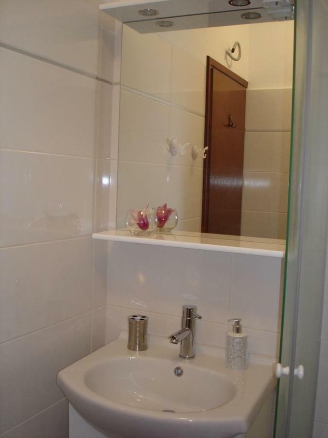 Alida Apartments & Room Near The Sea โรวีน ภายนอก รูปภาพ