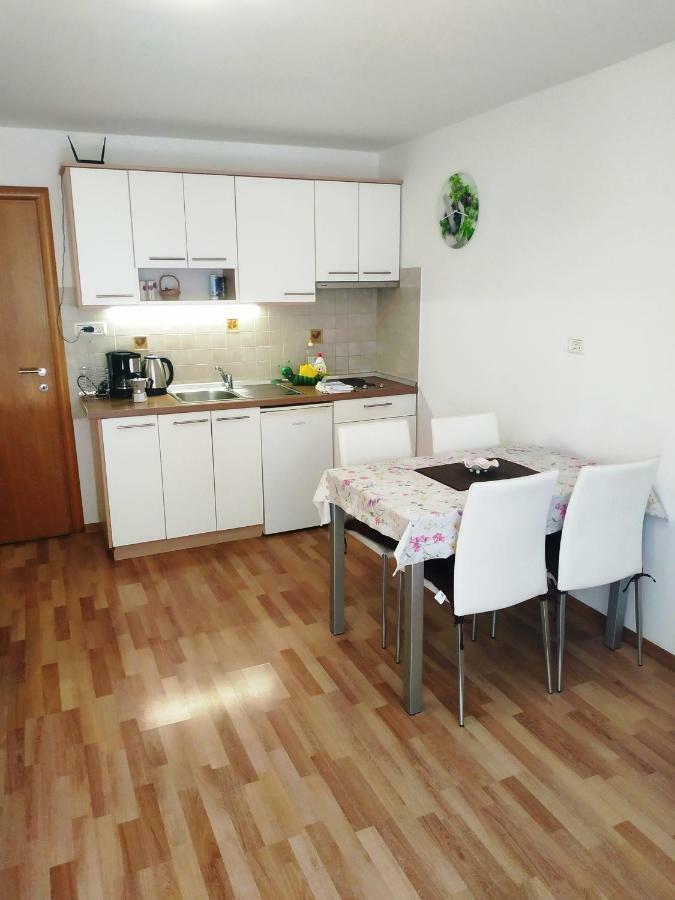 Alida Apartments & Room Near The Sea โรวีน ภายนอก รูปภาพ